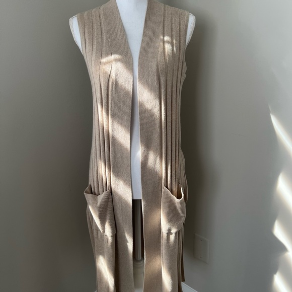 Reitmans sweater vest - Picture 1 of 5